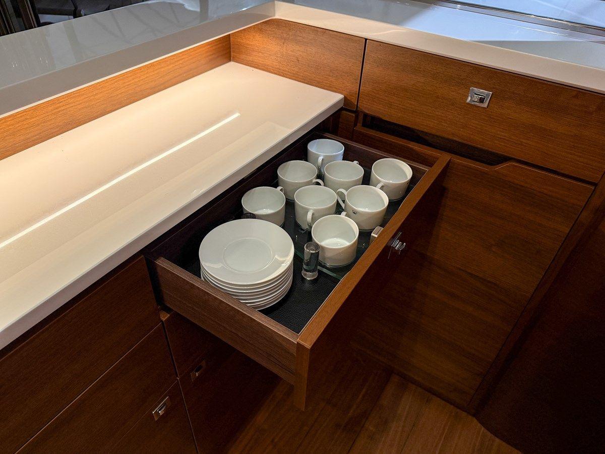 Купить яхту PRINCESS 70 (P70078) - PRINCESS в Shestakov Yacht Sales