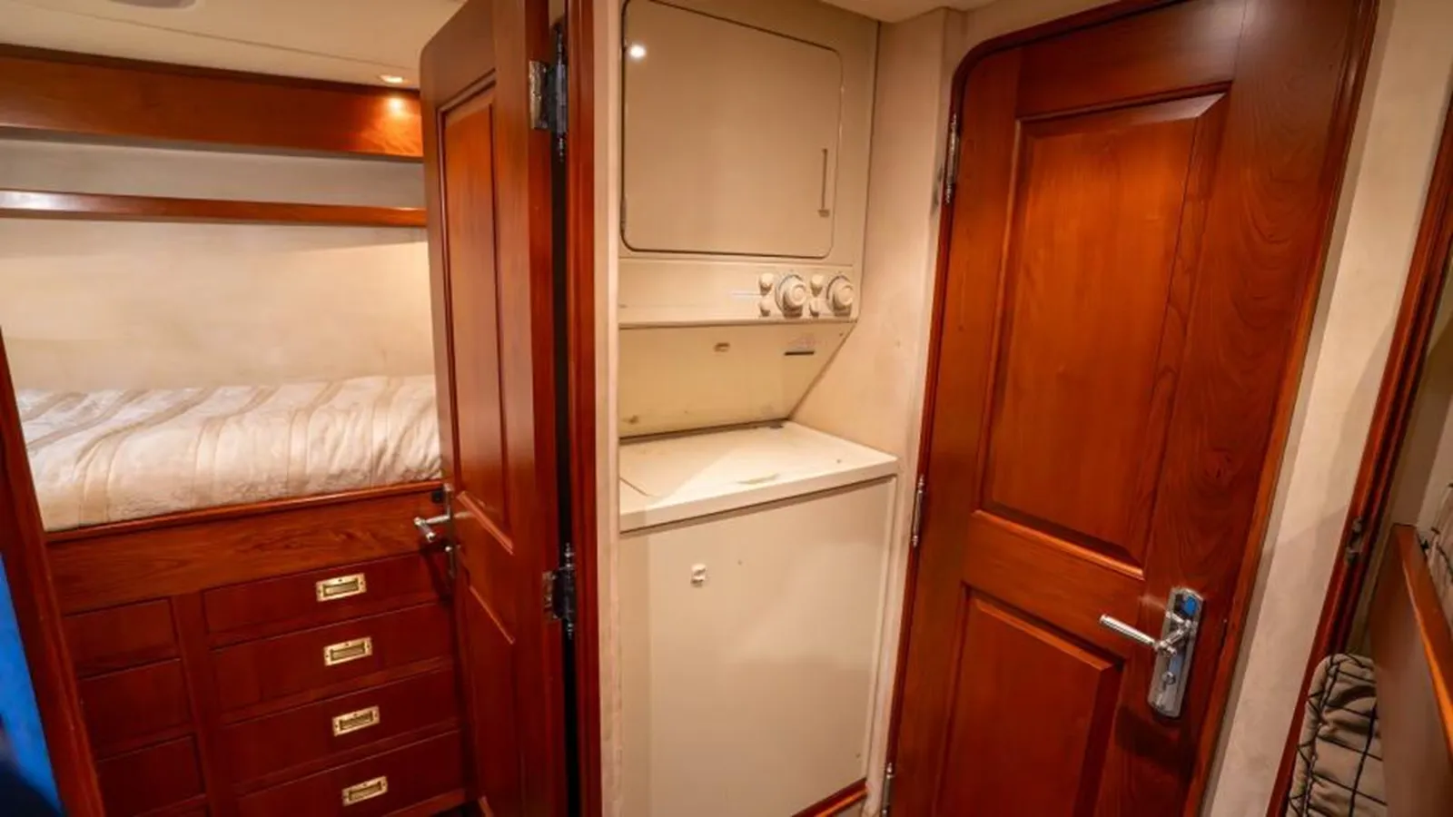 Купить яхту SIMARON в Shestakov Yacht Sales