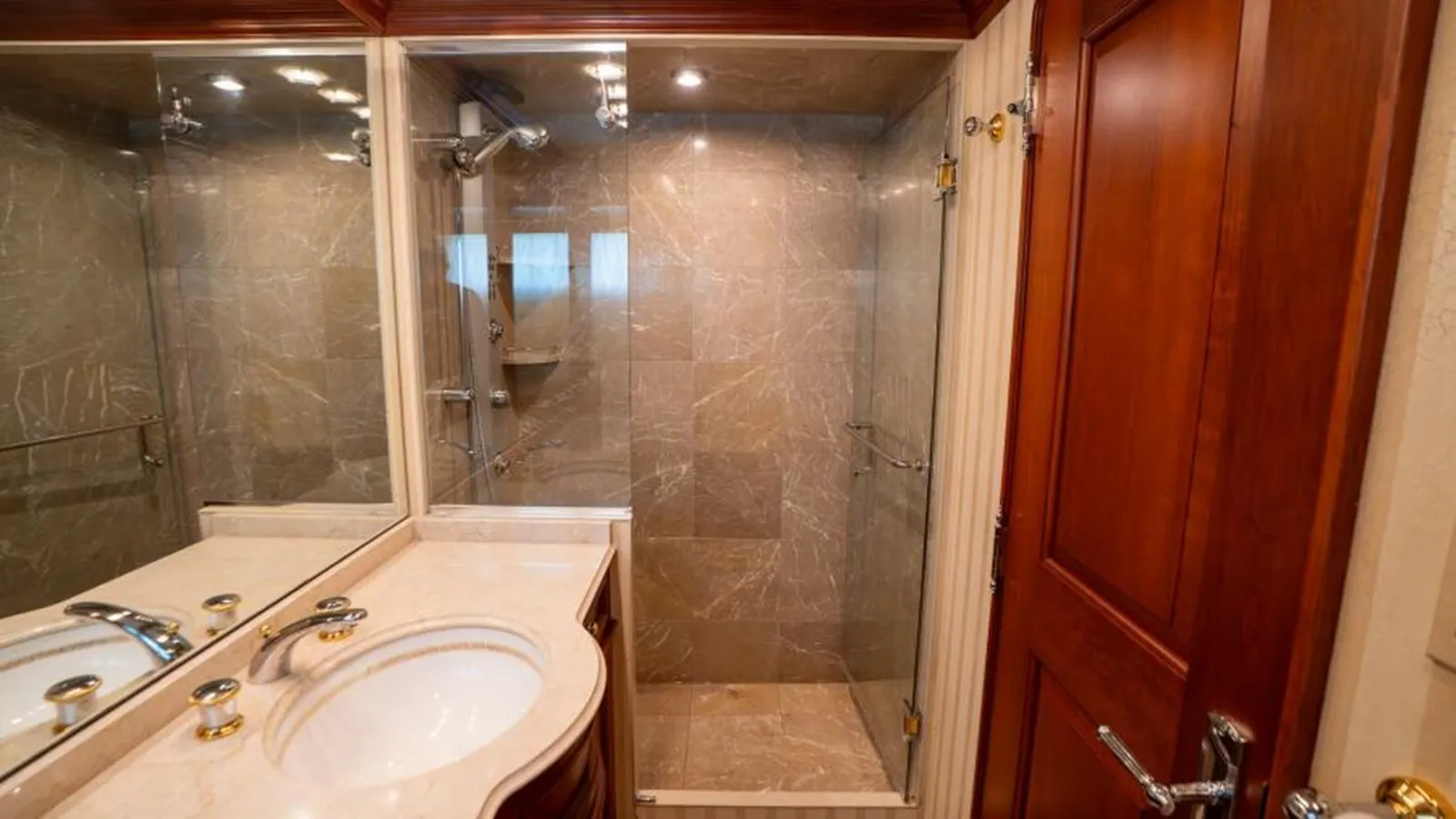 Купить яхту SIMARON 85 Deck House в Shestakov Yacht Sales