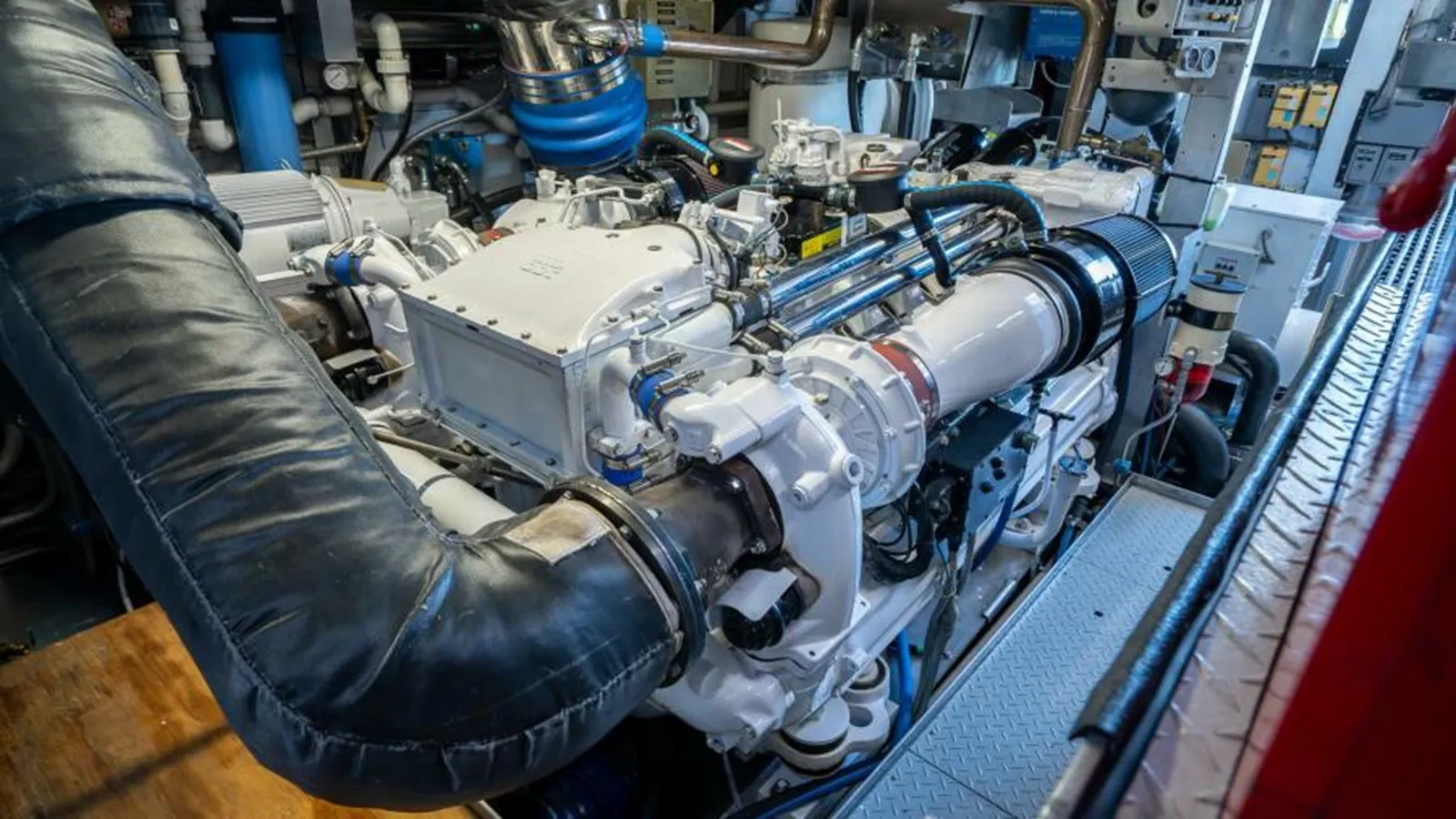 SIMARON 85 Deck House