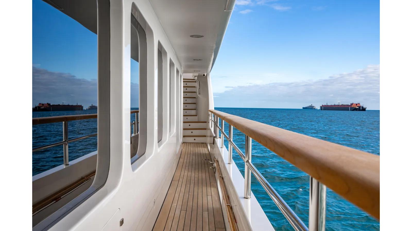 the best price on ALLORA 2011