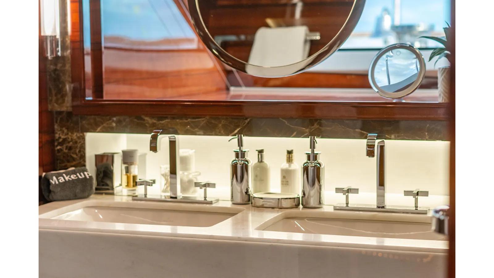 the best price on ALLORA - Benetti