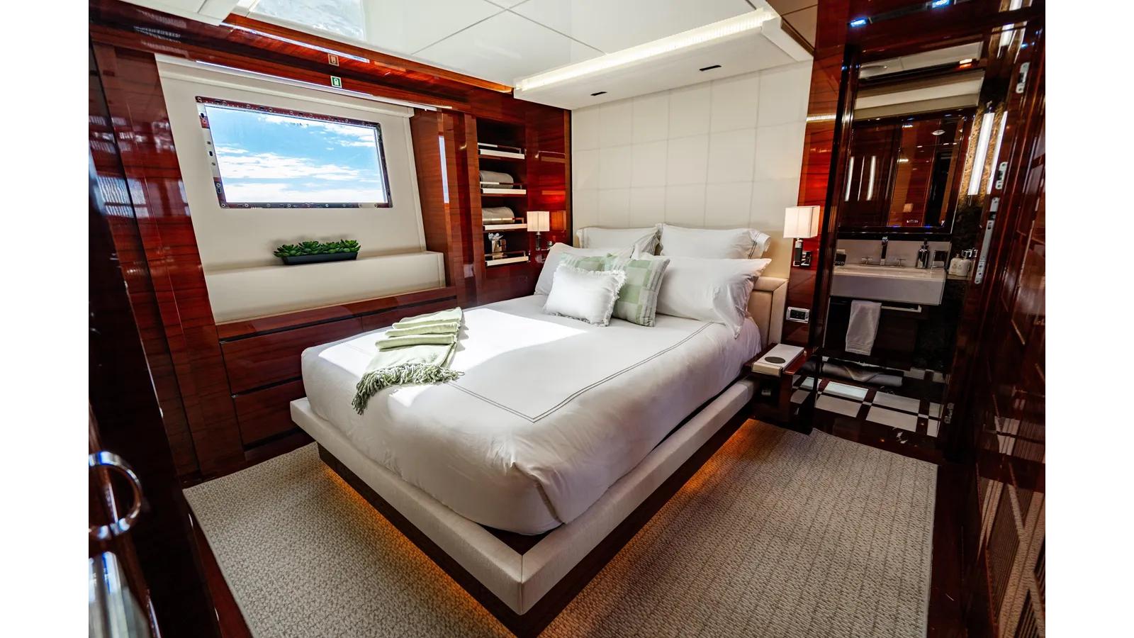 the best price on ALLORA - Benetti