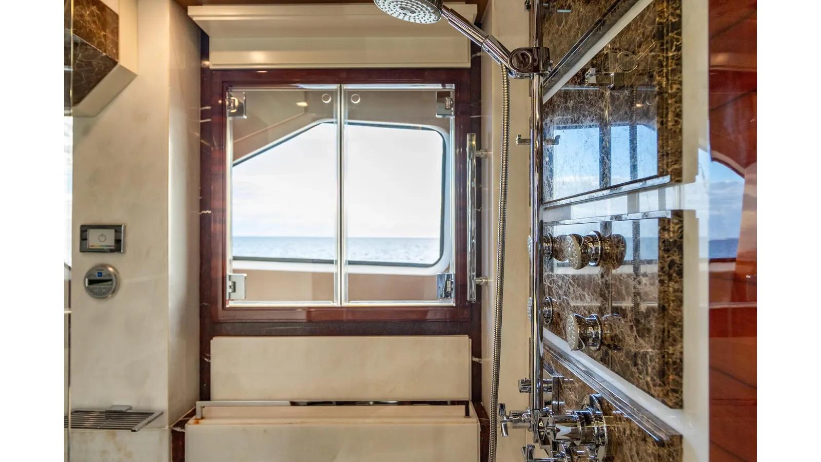 Buy a yacht ALLORA Classic 121