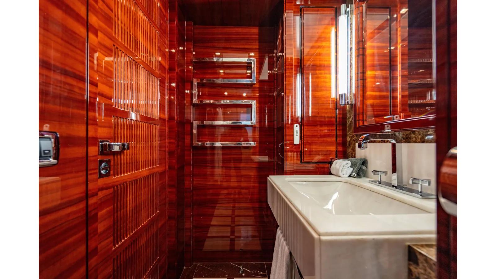 Buy a yacht ALLORA Classic 121