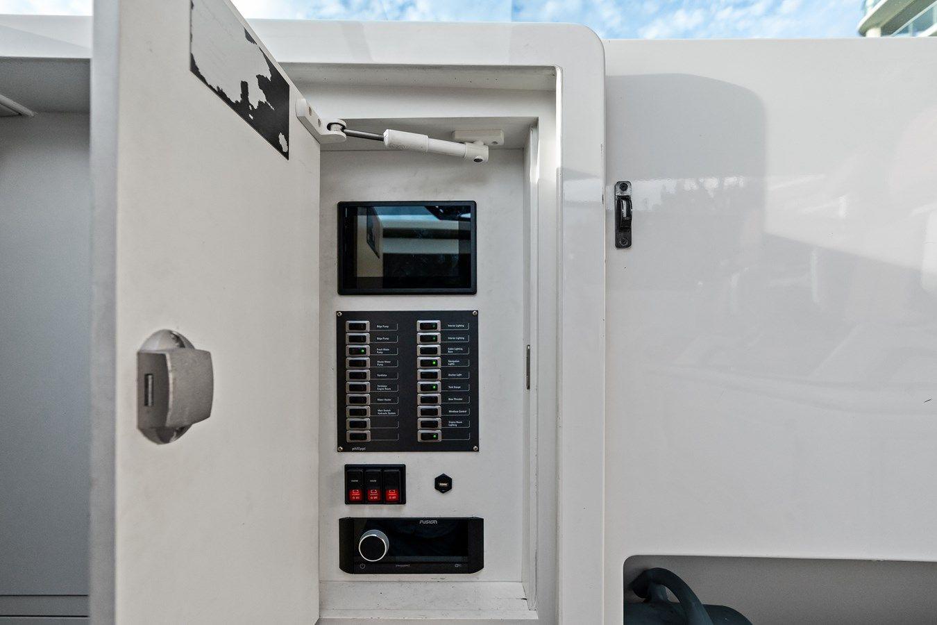 best yacht sales deals VQ48 - VANQUISH YACHTS