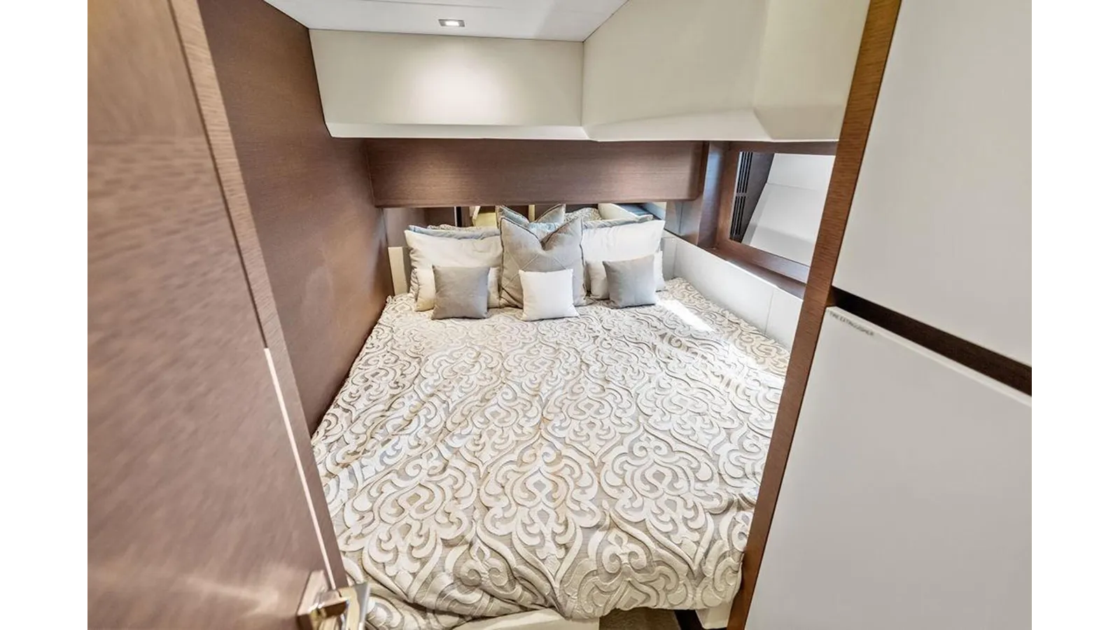 Стоимость яхты ELEVATION 750