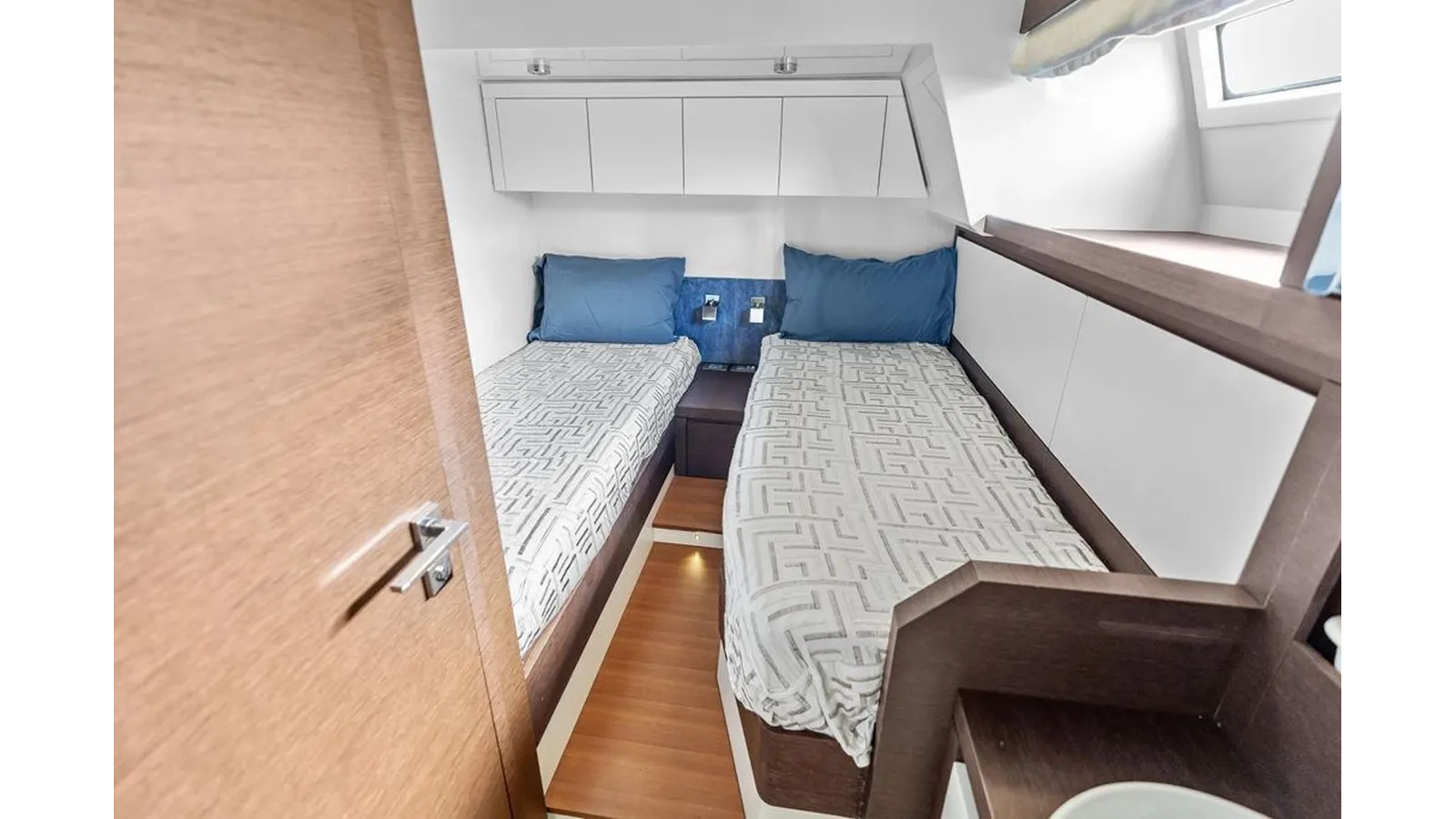 Лучшие предложения покупки яхты ELEVATION 2016