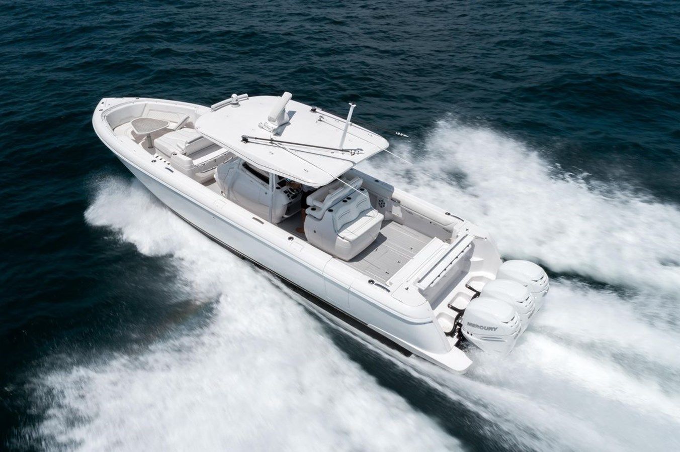Купить яхту 40 2022 Intrepid 40 в Shestakov Yacht Sales