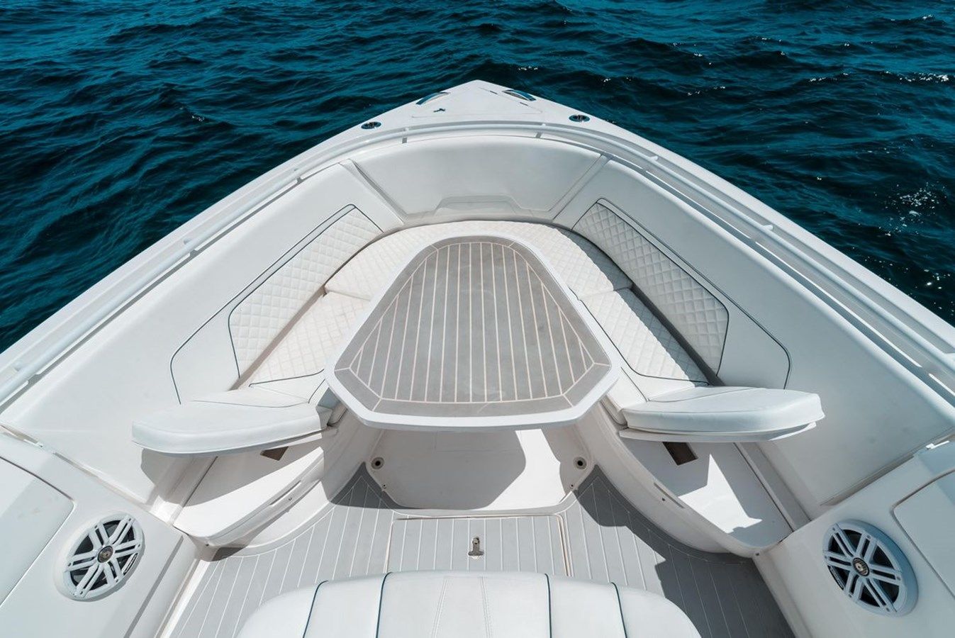 Стоимость яхты 40 2022 Intrepid - Intrepid