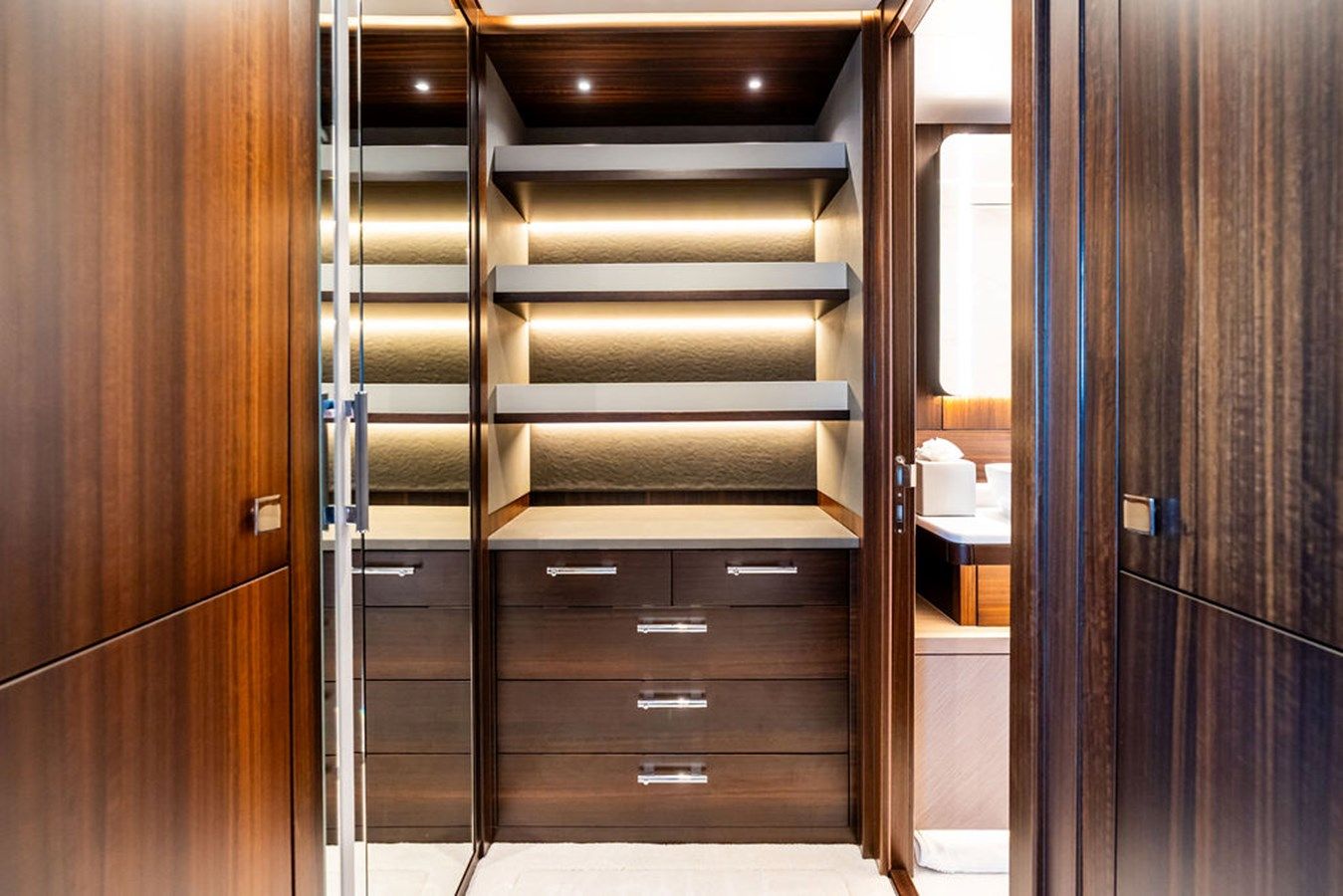 Лучшая цена на Dolce Far Niente 88 Yacht