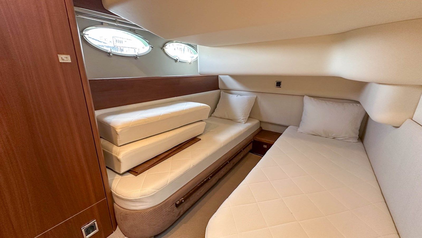 best yacht sales deals PRINCESS 42 (P42354) 44