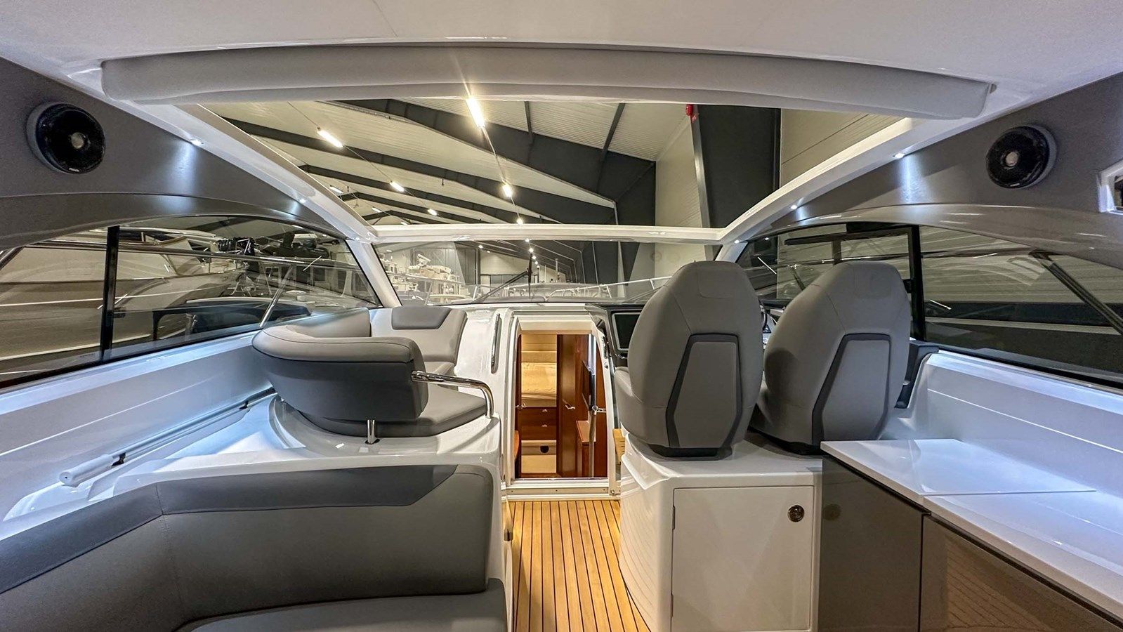 Buy a yacht PRINCESS V40 (V40115) PRINCESS V40