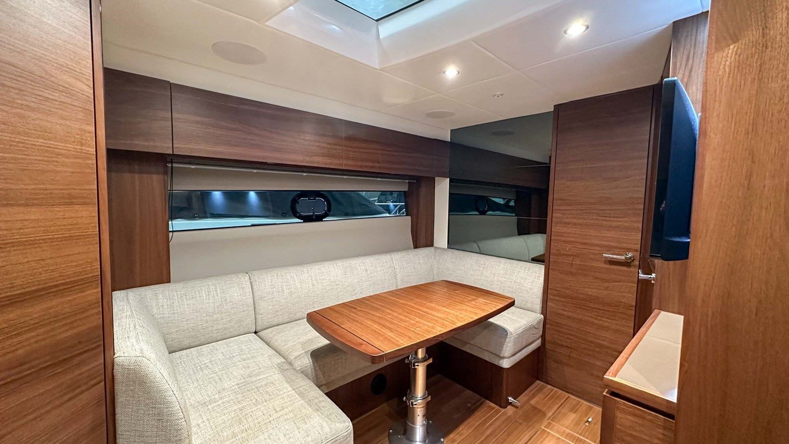 Buy a yacht PRINCESS V40 (V40115) - PRINCESS