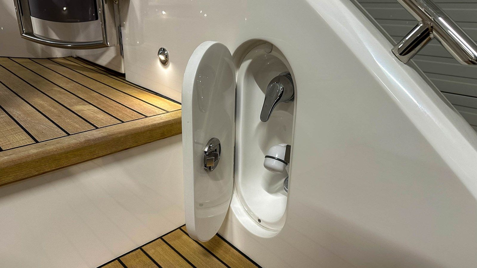 Buy a yacht PRINCESS V40 (V40115) 42