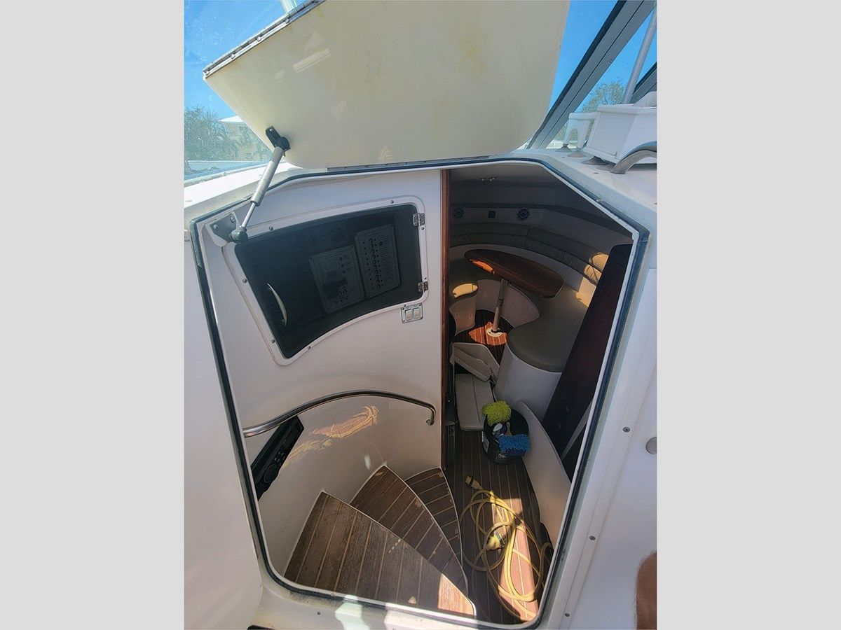 Buy a 32' Century 2004 3200 WA 32 at Shestakov Yacht Sales