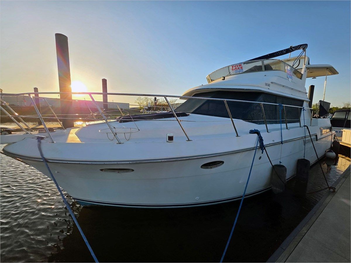 best yacht sales deals 43' Carver 1995 430 Cockpit Motor Yacht - Carver Yachts