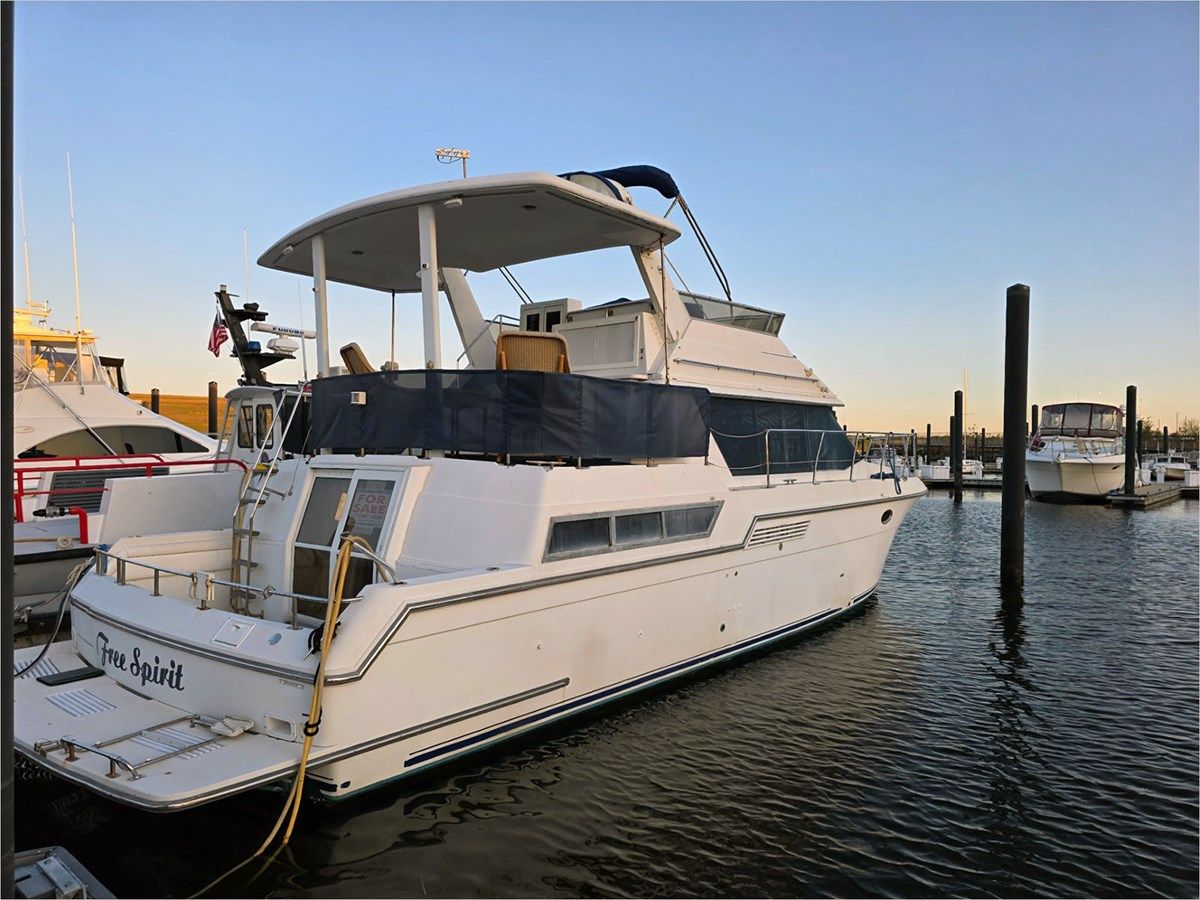 Buy a 43' Carver 1995 430 Cockpit Motor Yacht - Carver Yachts at Shestakov Yacht Sales
