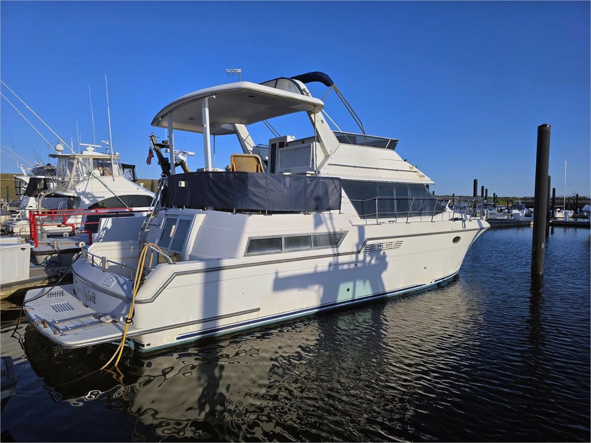 best yacht sales deals 43' Carver 1995 430 Cockpit Motor Yacht