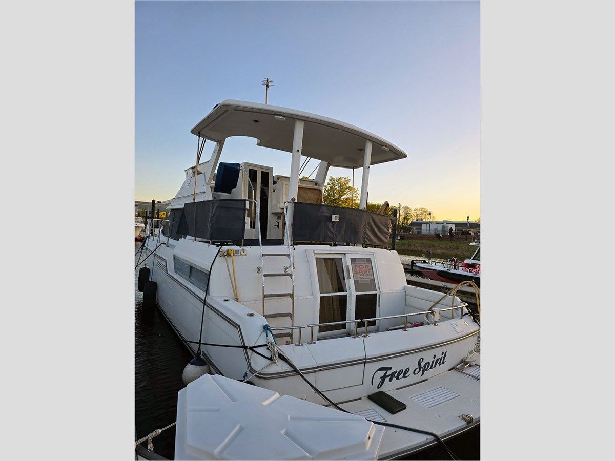 Buy a yacht 43' Carver 1995 430 Cockpit Motor Yacht - Carver Yachts