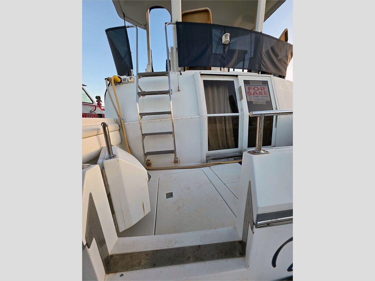 Buy a 43' Carver 1995 430 Cockpit Motor Yacht 43 at Shestakov Yacht Sales