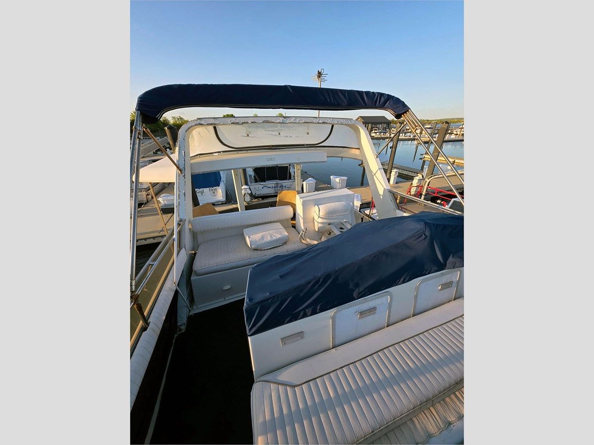 43' Carver 1995 430 Cockpit Motor Yacht - Carver Yachts yacht sale