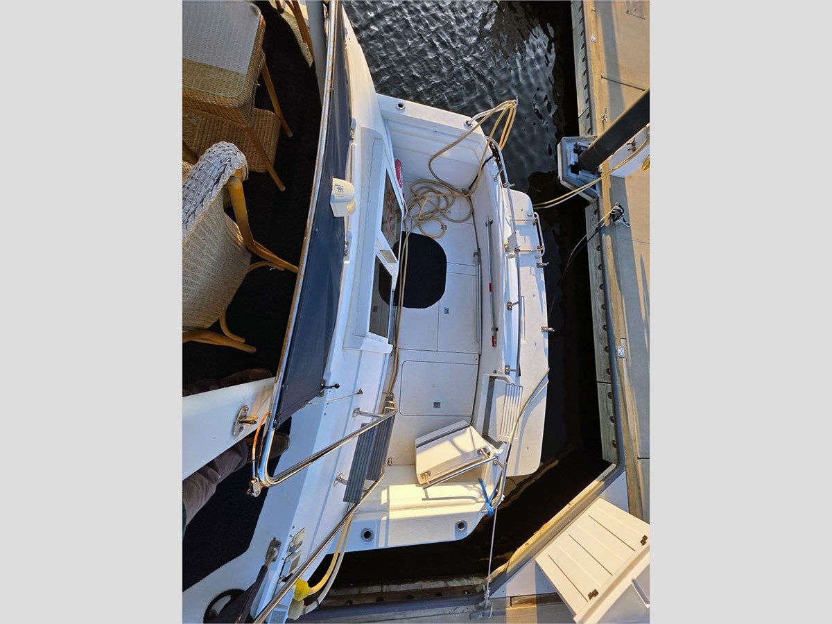 Buy a 43' Carver 1995 430 Cockpit Motor Yacht at Shestakov Yacht Sales