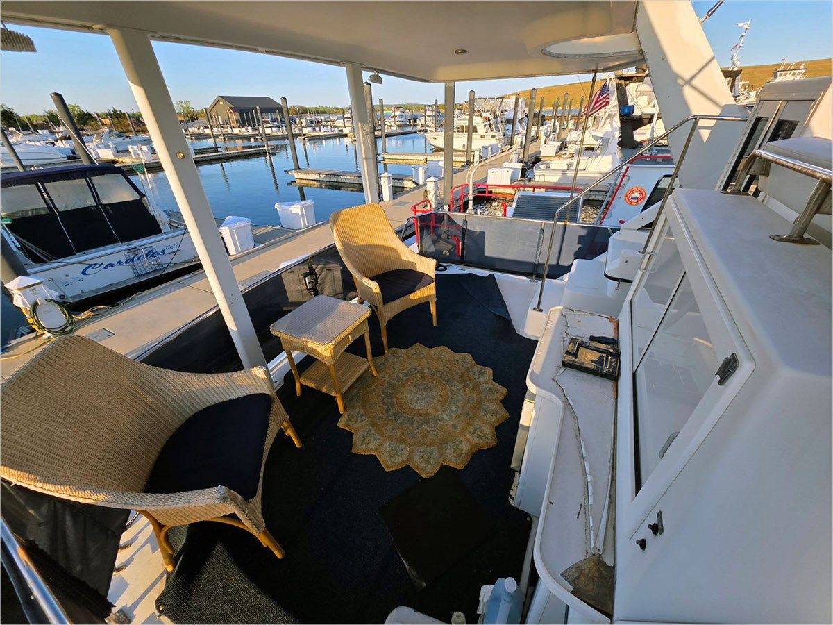 best yacht sales deals 43' Carver 1995 430 Cockpit Motor Yacht 1995