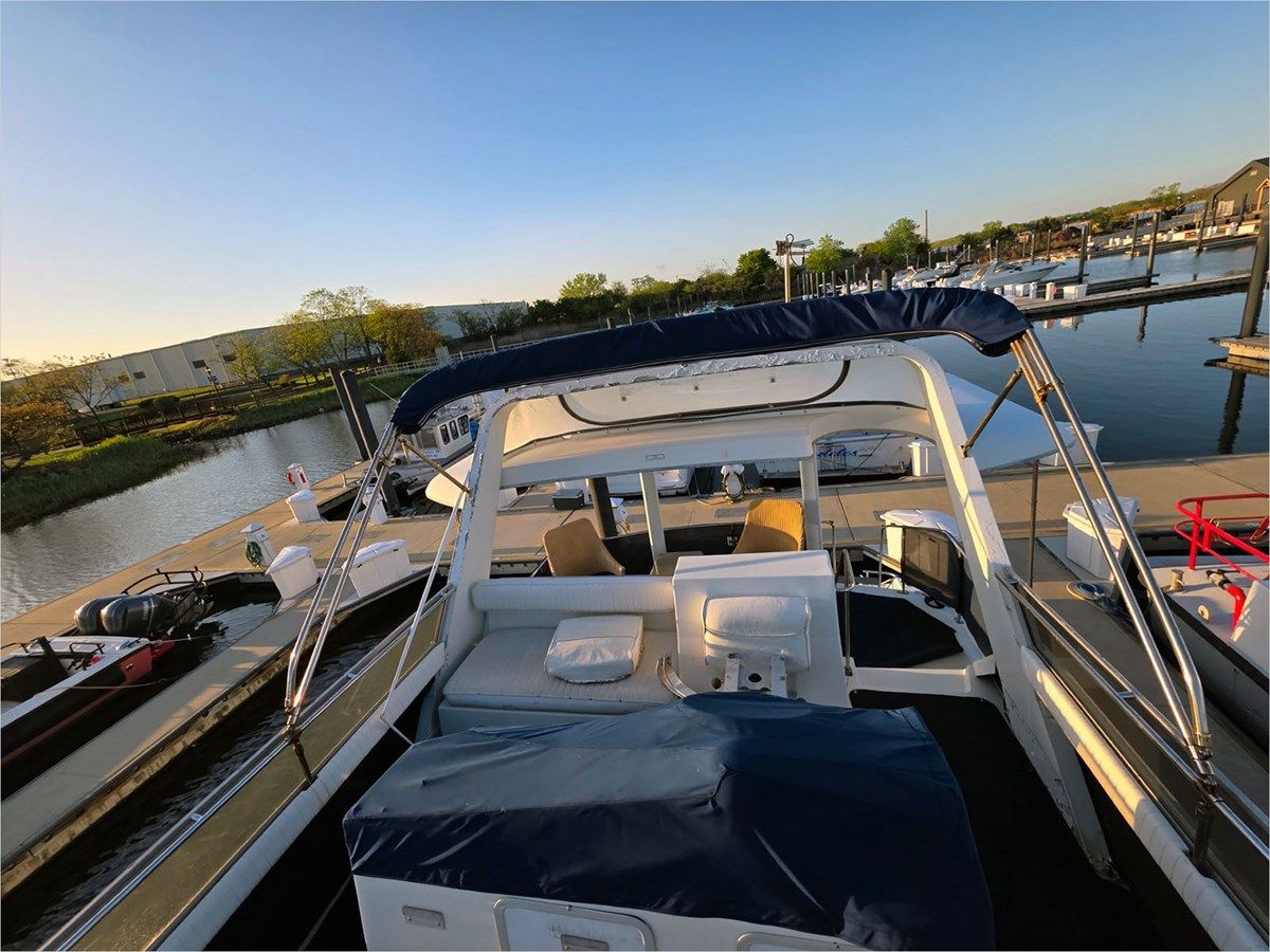 43' Carver 1995 430 Cockpit Motor Yacht - Carver Yachts