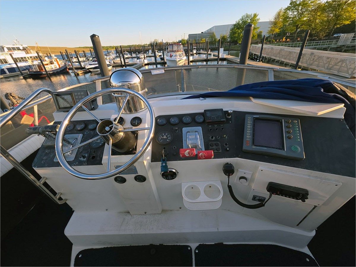 43' Carver 1995 430 Cockpit Motor Yacht - Carver Yachts price