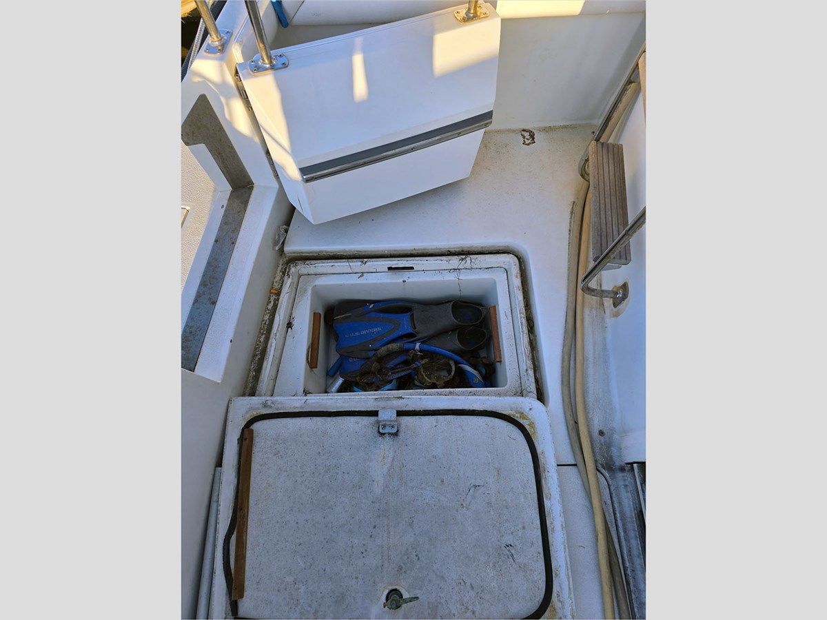 the best price on 43' Carver 1995 430 Cockpit Motor Yacht - Carver Yachts