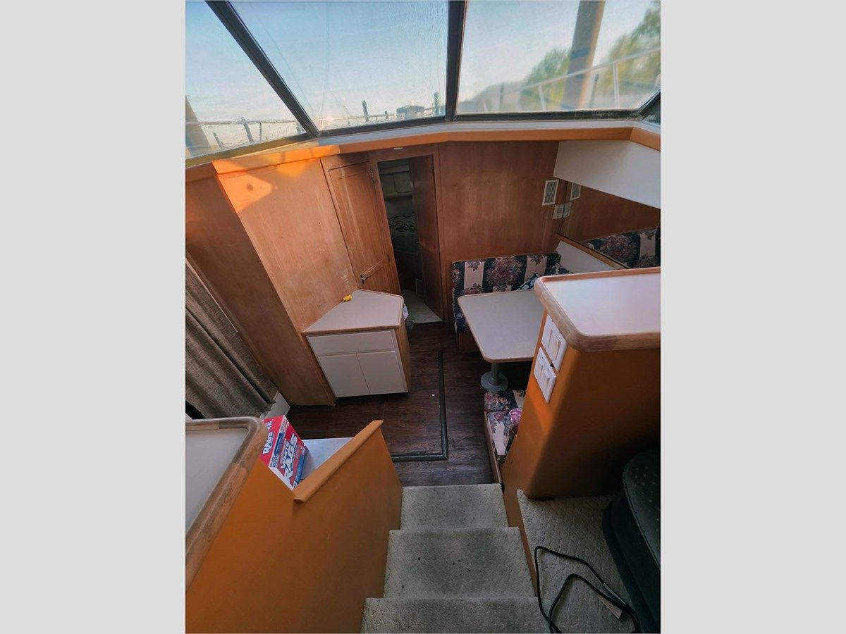 Buy a yacht 43' Carver 1995 430 Cockpit Motor Yacht
