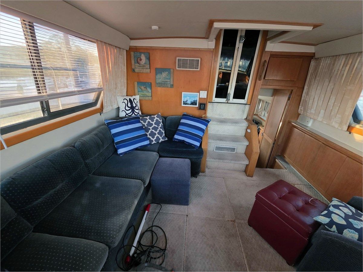 43' Carver 1995 430 Cockpit Motor Yacht 1995 yacht sale