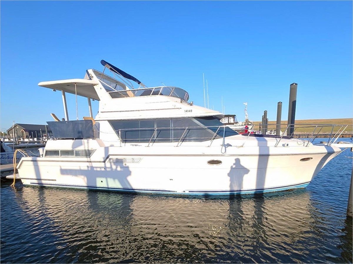 Buy a yacht 43' Carver 1995 430 Cockpit Motor Yacht 43
