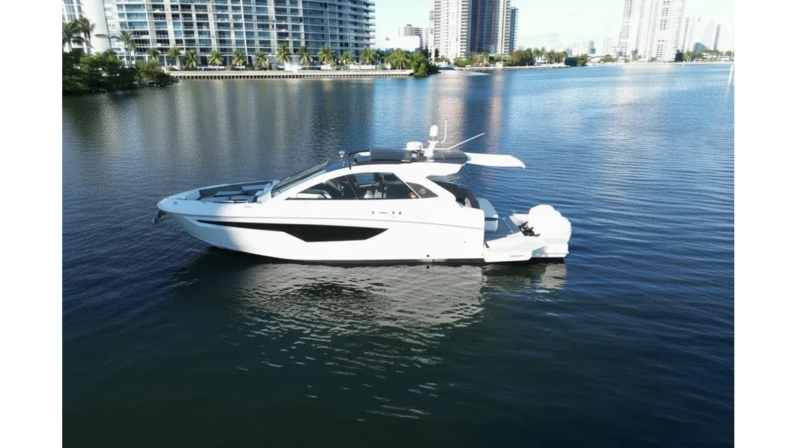 the best price on AMIRA CHIDA 2021