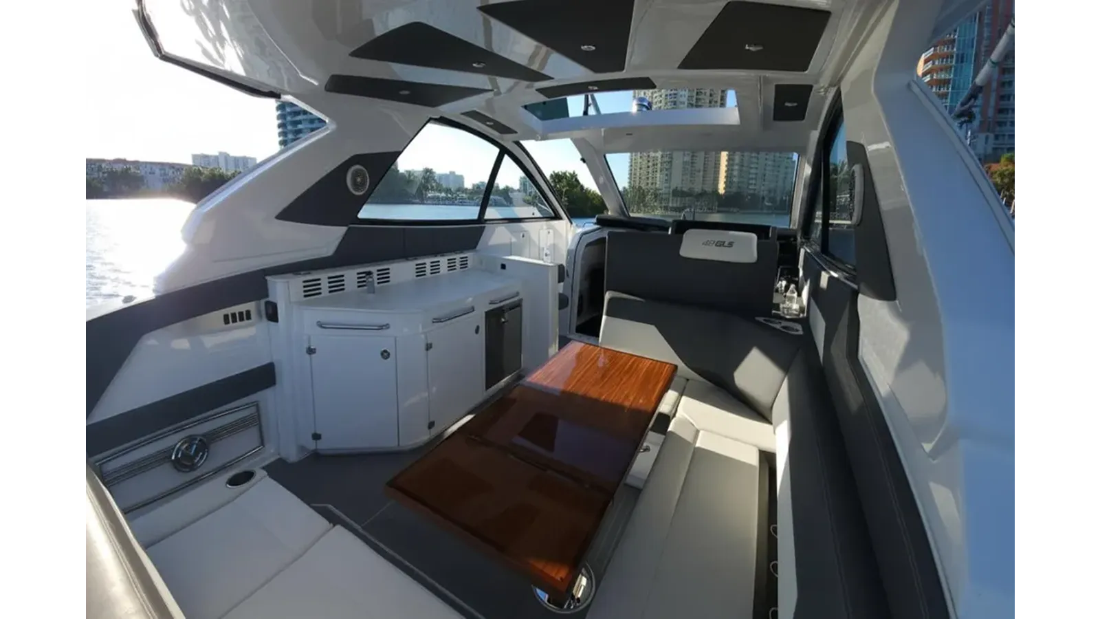 AMIRA CHIDA - Cruisers Yachts