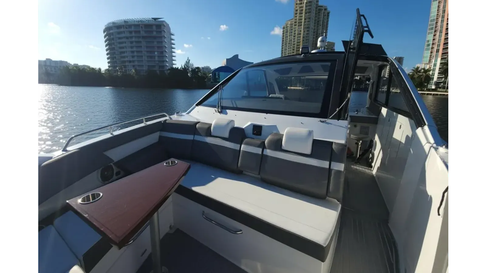 Buy a AMIRA CHIDA - Cruisers Yachts at Shestakov Yacht Sales