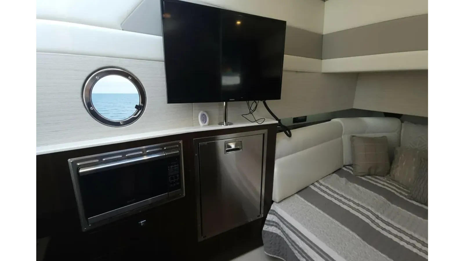 Buy a AMIRA CHIDA - Cruisers Yachts at Shestakov Yacht Sales