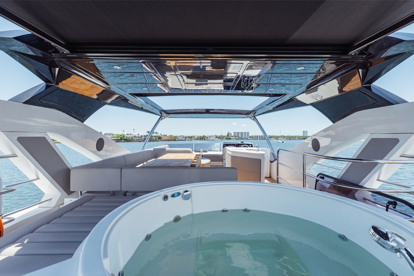 Buy a yacht MILAMO - Sunseeker