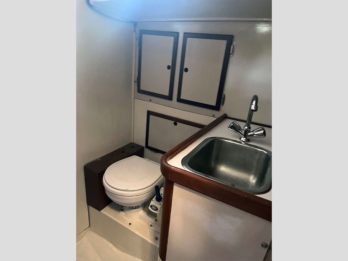 the best price on 37' Alberg 1972 Whitby