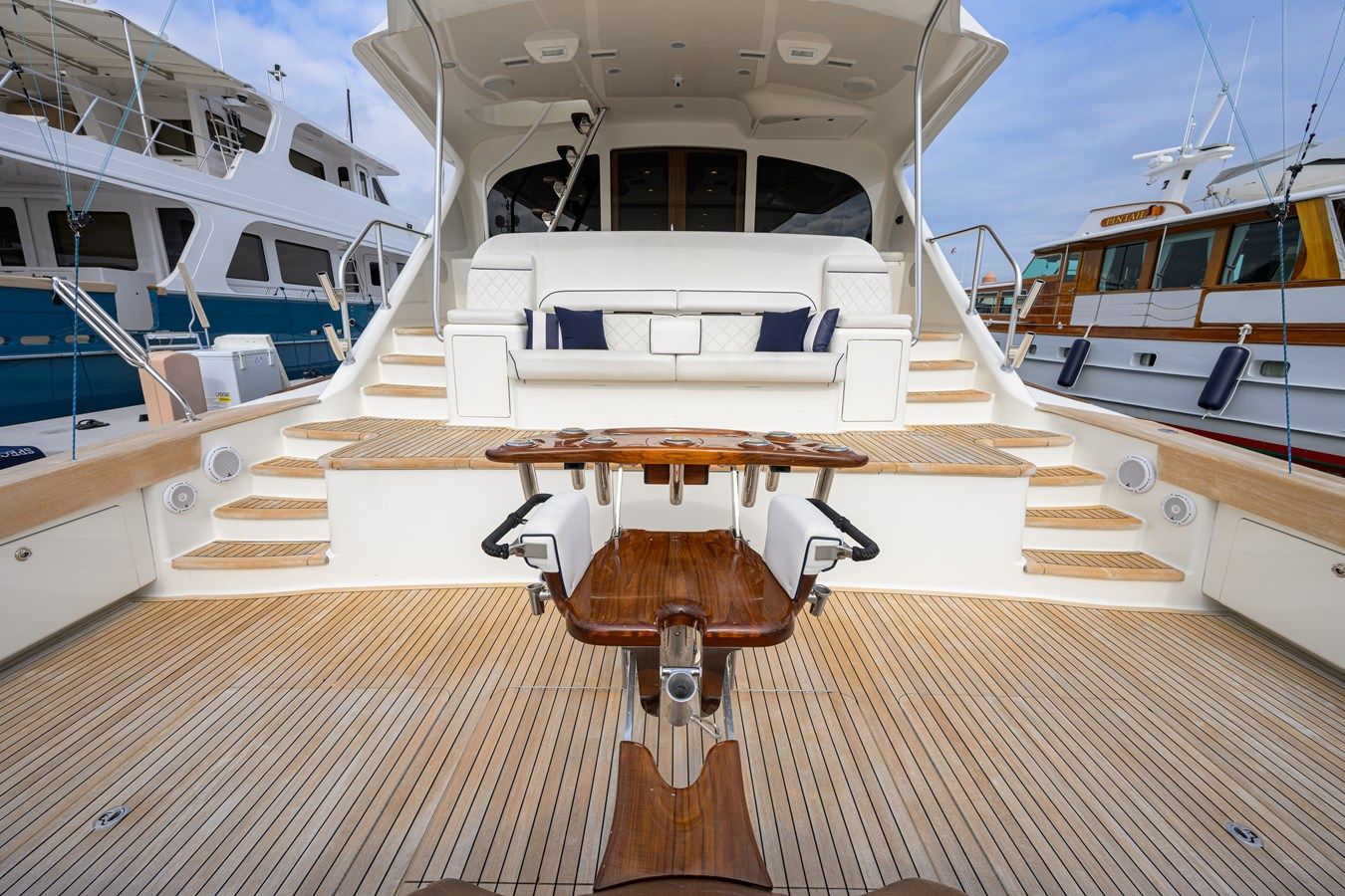 the best price on SPECULATOR 92 Enclosed Flybridge