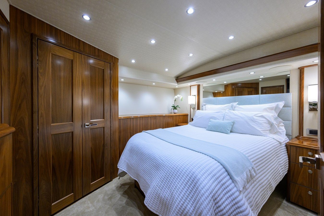 SPECULATOR 92 Enclosed Flybridge yacht sale