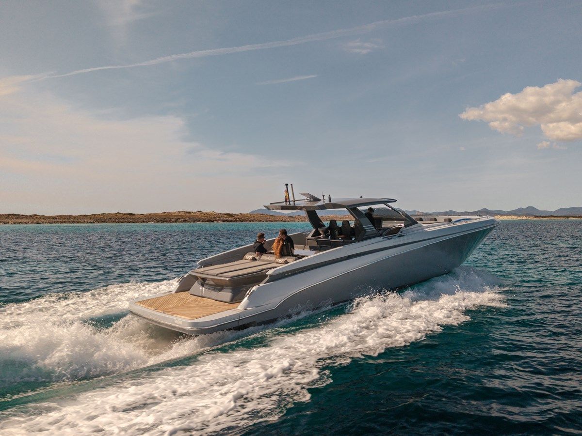 the best price on CANADOS GLADIATOR 493 GRAND