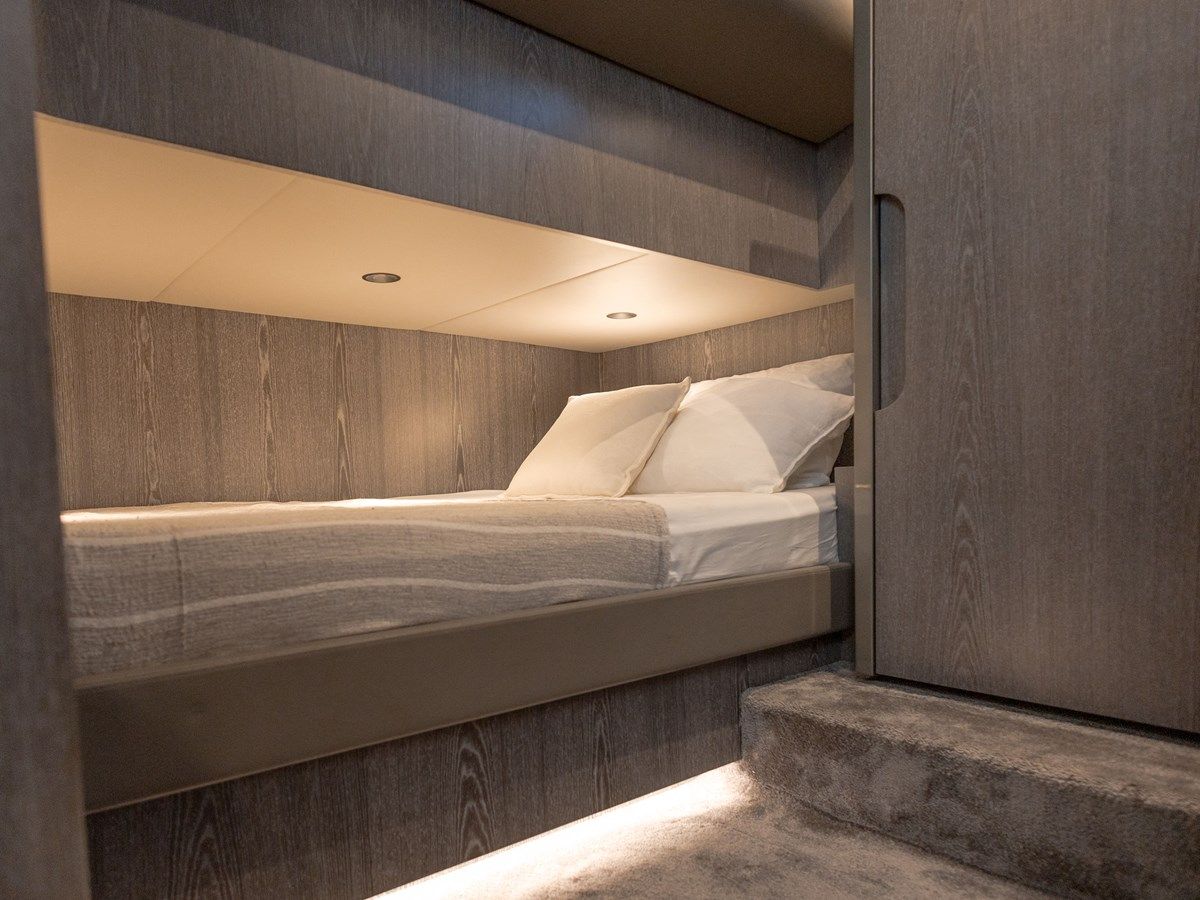CANADOS GLADIATOR 493 GRAND 49 yacht sale