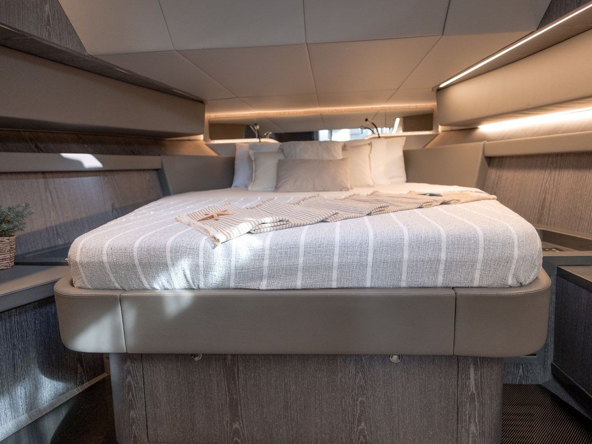 CANADOS GLADIATOR 493 GRAND yacht sale