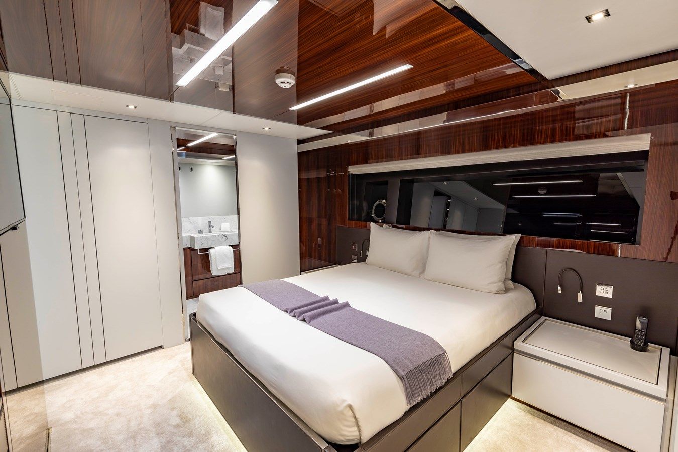 Buy a yacht NO SURRENDER - RIVA YACHT