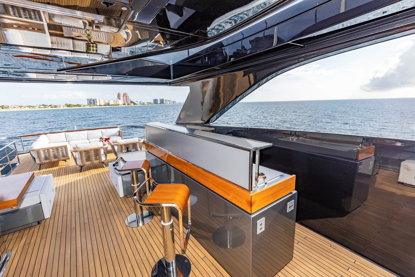 NO SURRENDER 110 DolceVita yacht sale