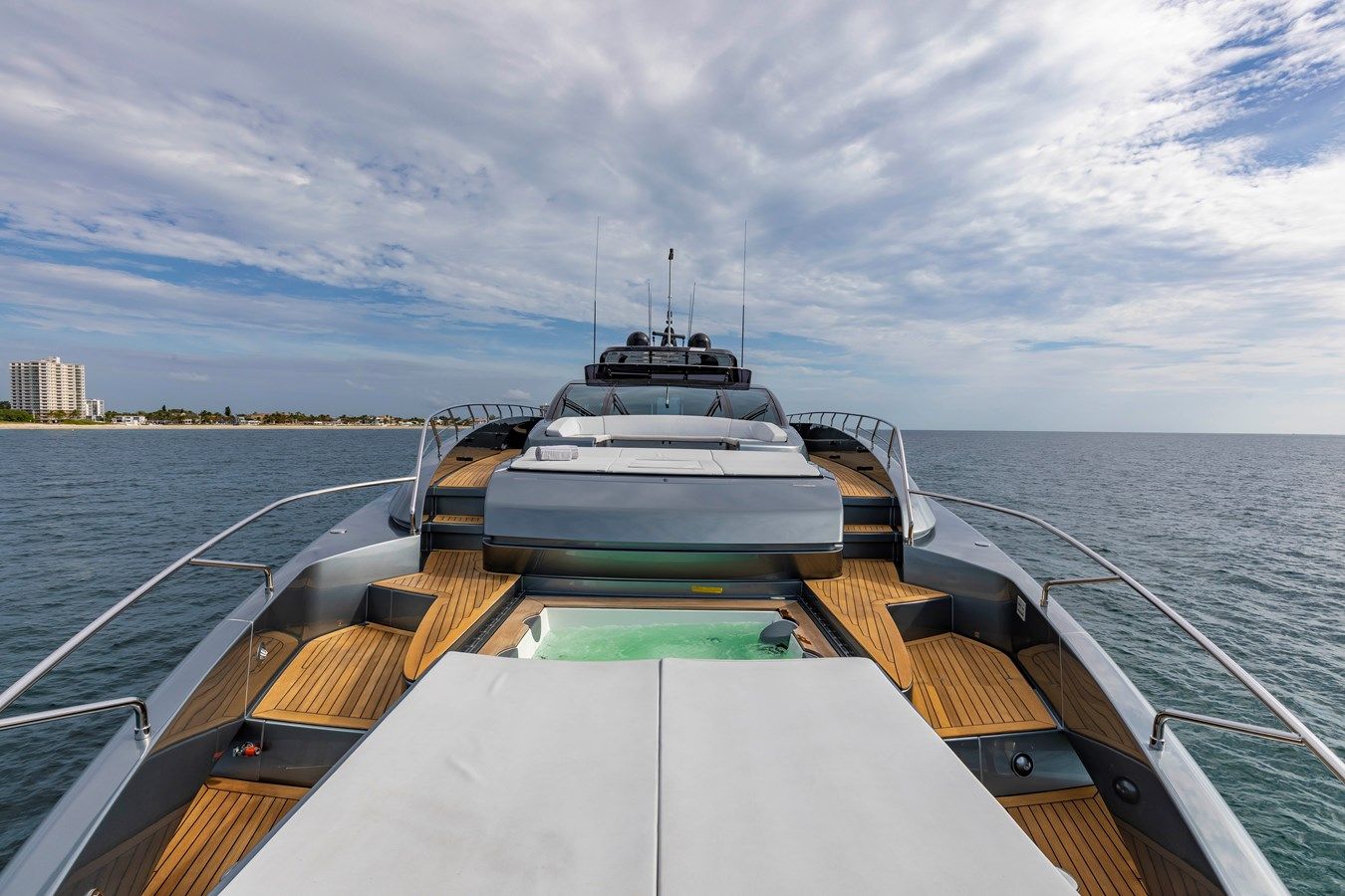 Buy a yacht NO SURRENDER 2020