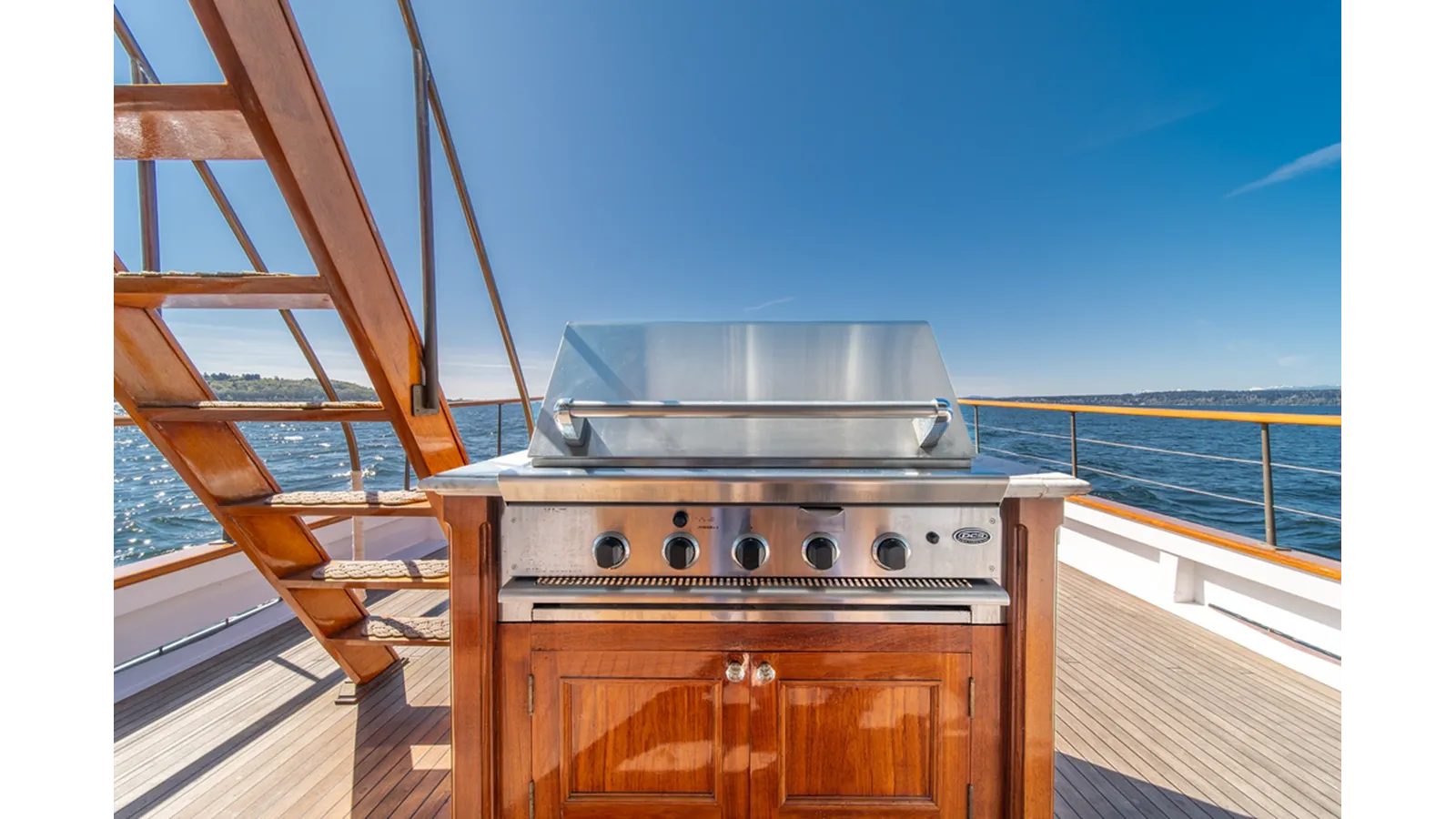 Buy a yacht Blue Peter Fan Tail Motor Yacht