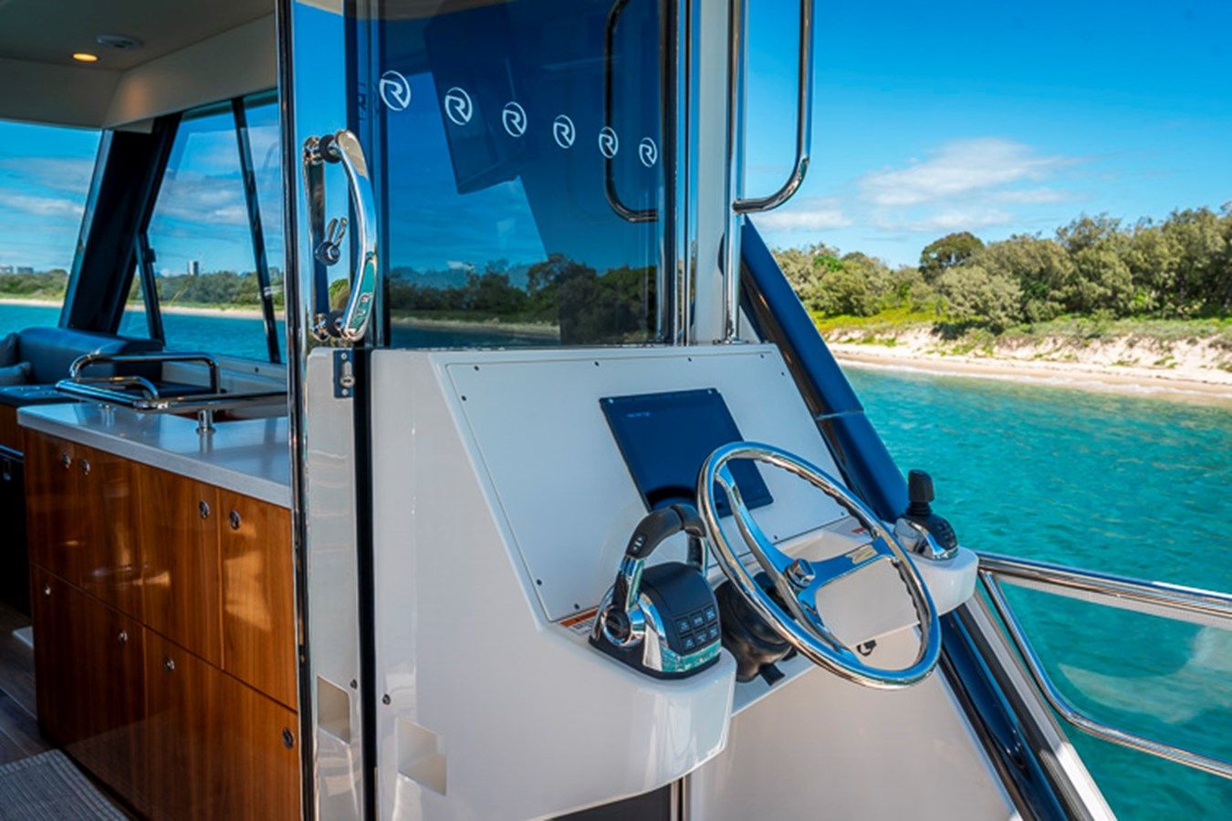 Buy a yacht BUZZ - Riviera